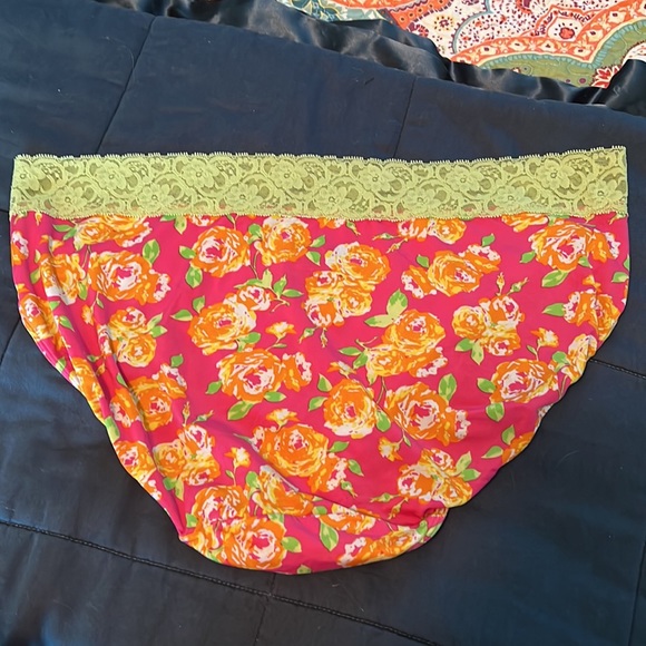 Cacique Intimates & Sleepwear Fun And Flirty Floral Bra And Panty